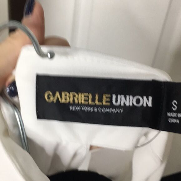 NWT Gabrielle Union white sleeveless top - Picture 3 of 3